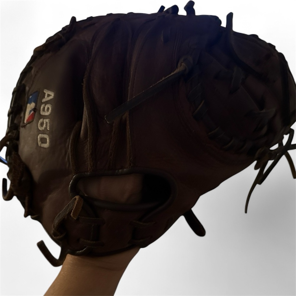 Item #100 — Wilson A950 Baseball Glove | Right Hand Throw | 12” Leather